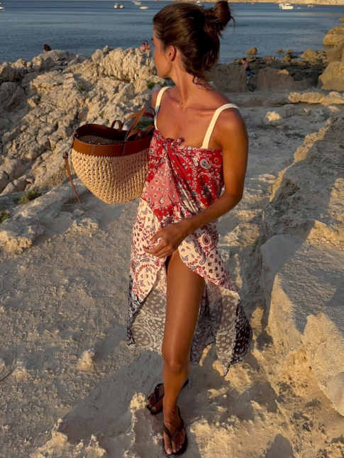 Wanted : un immense paro  nouer en robe...