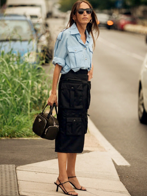 Chemise utilitaire + jupe midi droite = le bon mix
