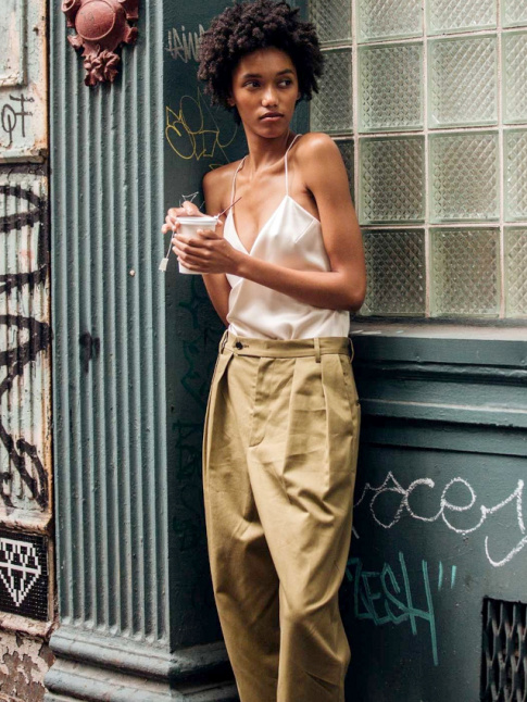 Mlant douceur fminine et pice unisexe, ce look a tout bon !