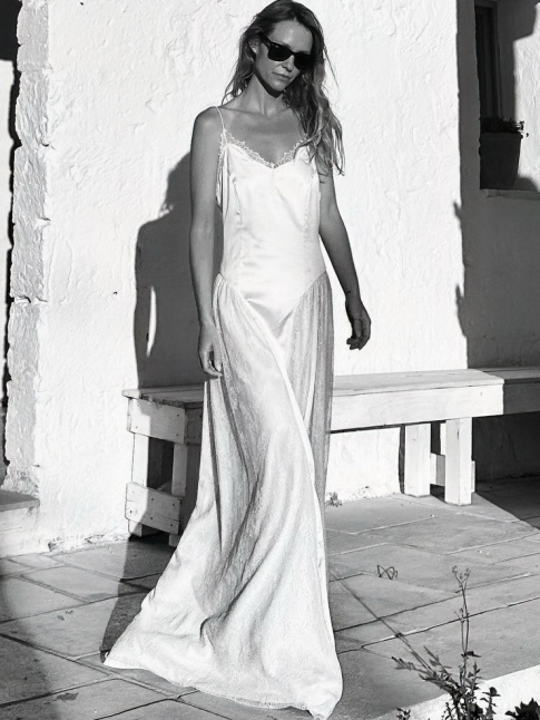 Quand robe du soir et nuisette fusionnent...