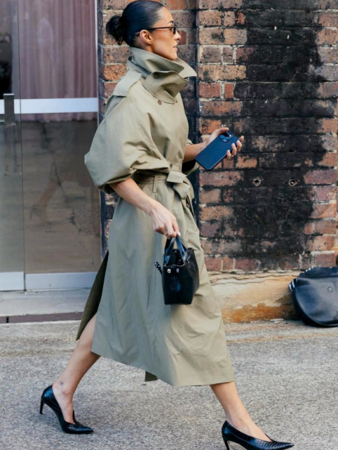 Trench + escarpins = le bon mix