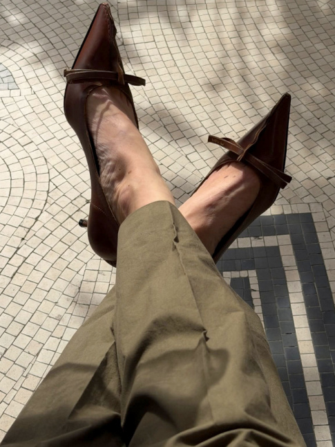 Escarpins sophistiqus et pantalon boyish chic sont faits pour vivre ensemble !