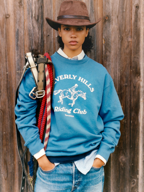 Ne jamais sous-estimer l'impact positif du bleu crulen sur une tenue !