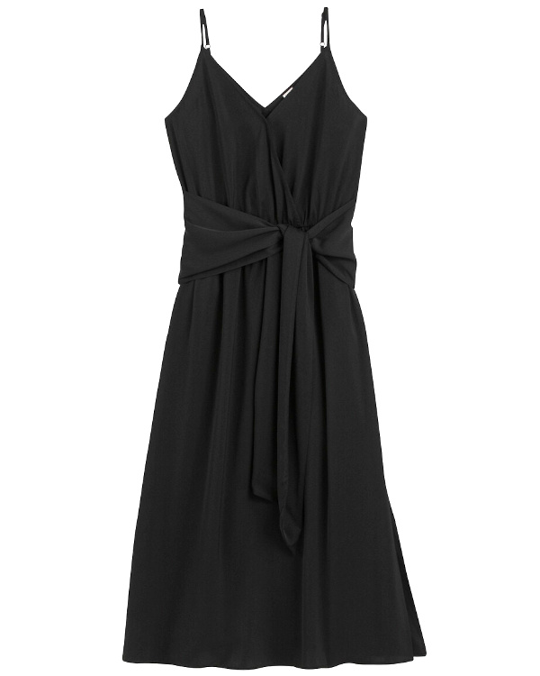 Robe  fines bretelles, en satin noir