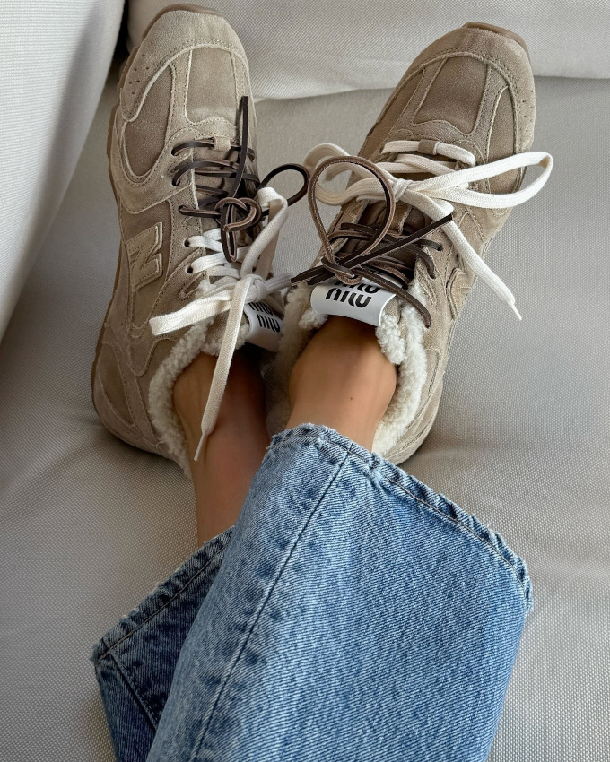 Pour ou contre la version fourrée des fameuses baskets New Balance x Miu Miu ?