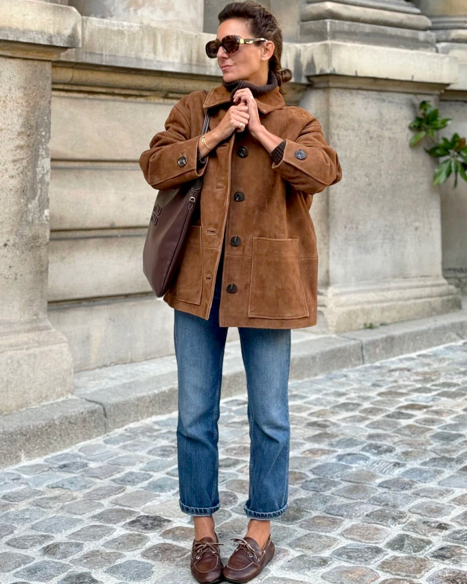Rien de tel que de dévoiler ses chevilles pour alléger un look automnal !