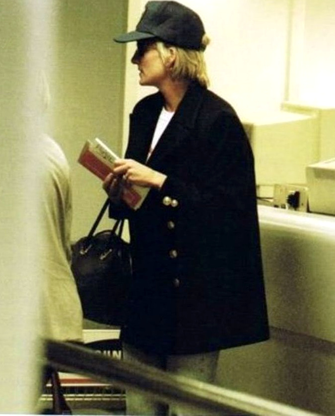 Blazer + casquette = le bon mix