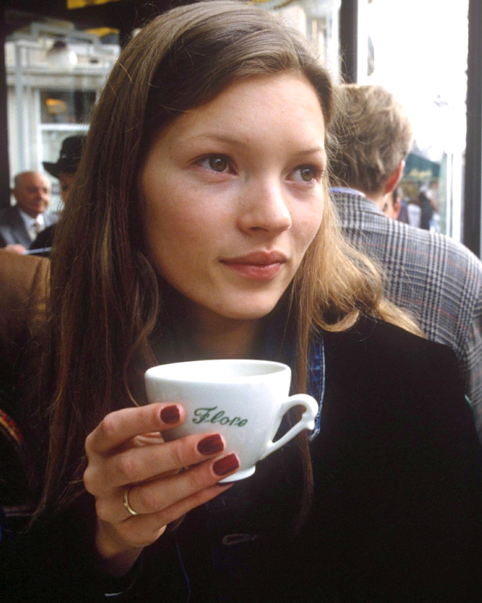 Tasse de café + air mutin = le bon mix
