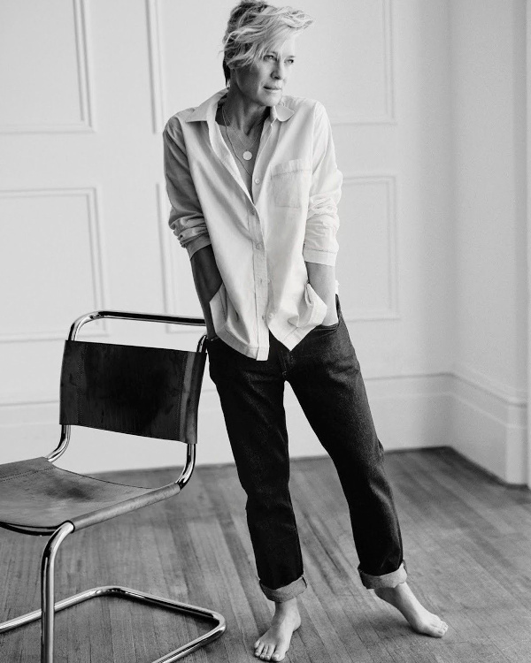 Chemise blanche et jean roulotté