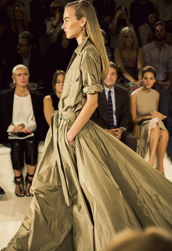 Tenue de mariage avec robe kaki