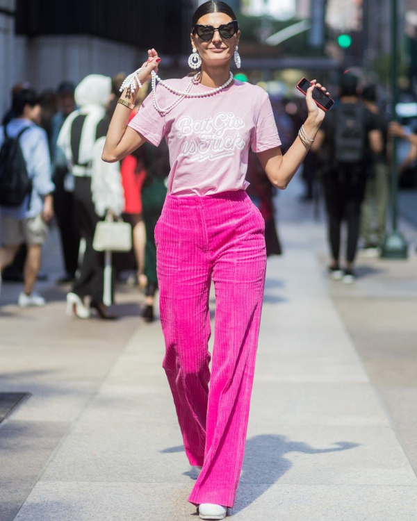 Tenue femme avec pantalon rose