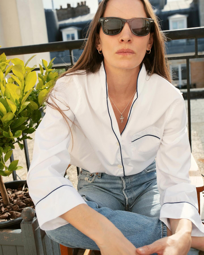 Rien de tel qu'une chemise de pyjama pour rafraîchir un look casual-printanier !