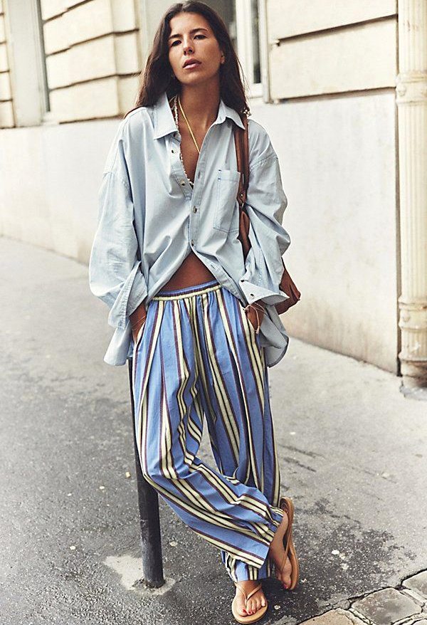 Chemise bleu ciel et pantalon rayé