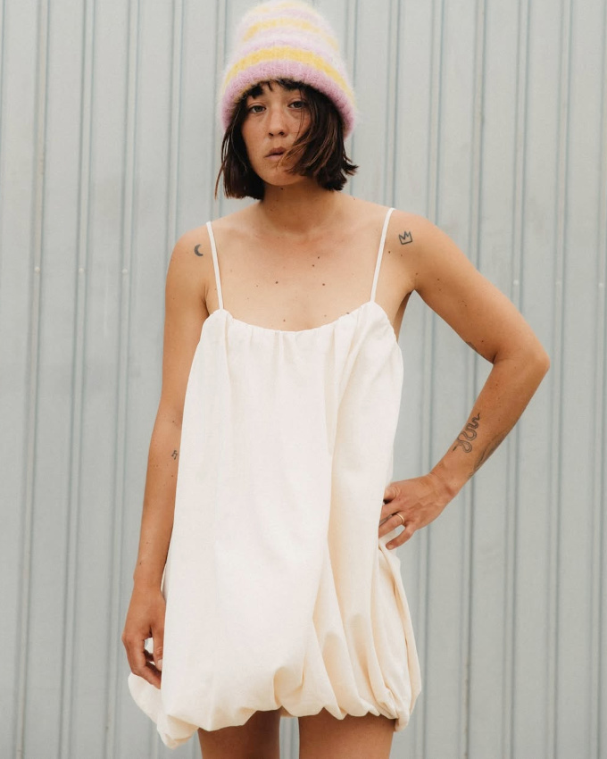 Aussi paradoxal soit-il, ce look n'en demeure pas moins pour idéal pour un moment post-surf !