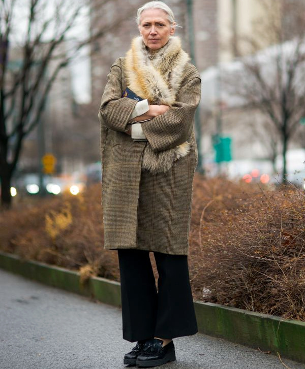 Manteau à carreaux + pantalon noir