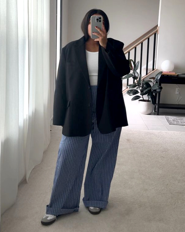 Blazer bleu marine + pantalon bleu rayé