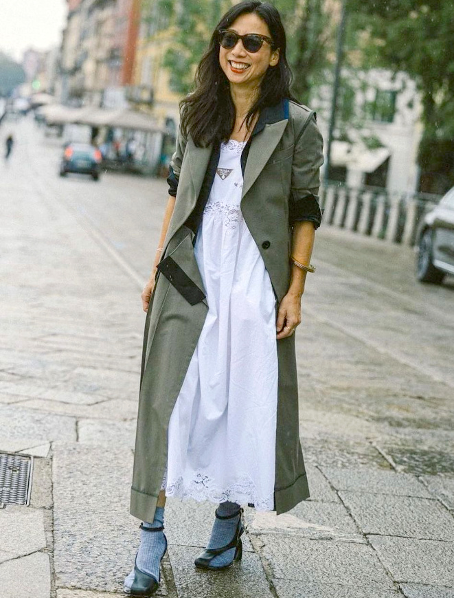 Trench kaki + dentelle blanche = le bon mix
