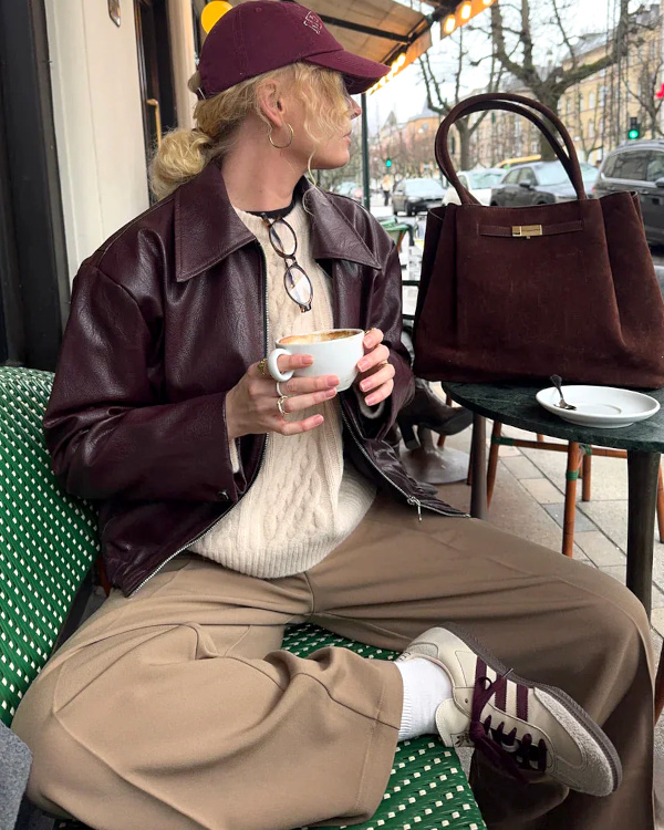 Pull torsadé et pantalon