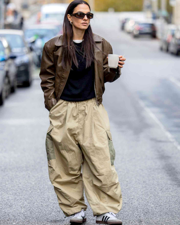 Veste en cuir + pantalon large beige