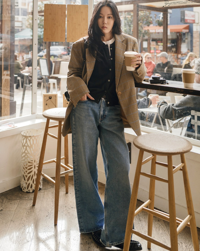 Rien de tel qu'un petit cardigan glissé sous un blazer masculin !